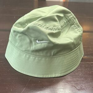 NIKE Adult Unisex APEX Mini Swoosh Bucket Hat-Oil Green HF5049-386 medium NWT